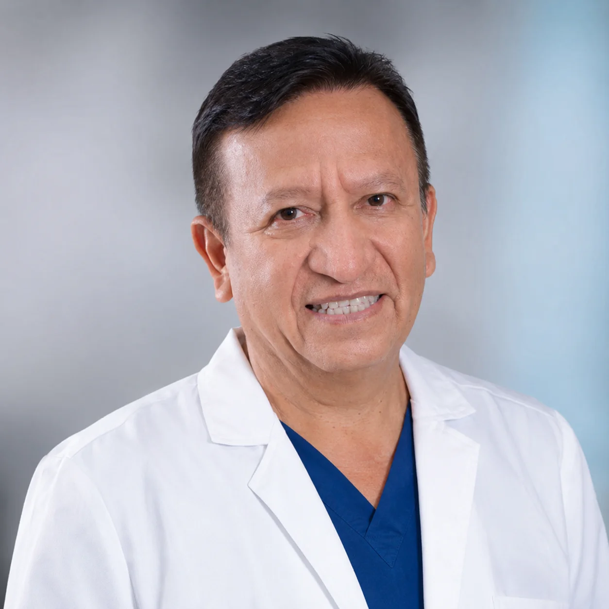 Dr. Gastón Mendoza de Lama
